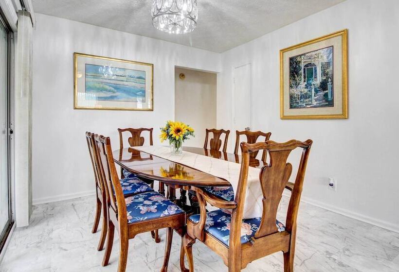 Peaceful Savannah Home   11 Mi To Beaches!