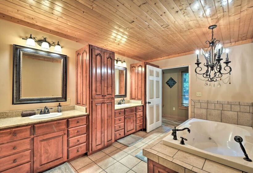 Peaceful & Secluded Home W/ Private Fire Pit!