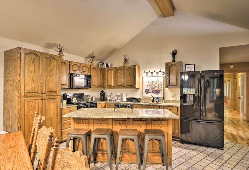 Peaceful & Secluded Home W/ Private Fire Pit!