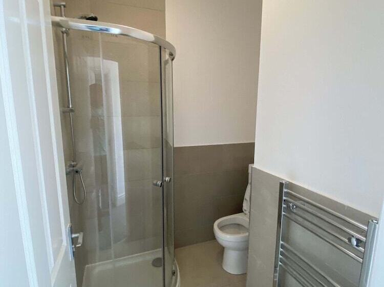 膳宿费 Cosy 3bd Guesthouse. Private Bathrooms