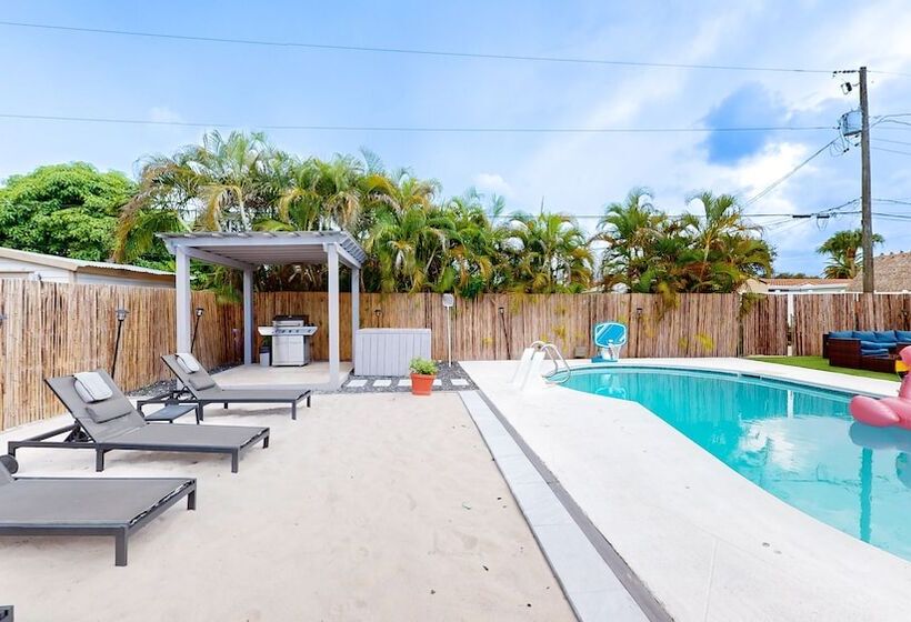 پانسیون Villa Camila 5br Luxury Home With Pool