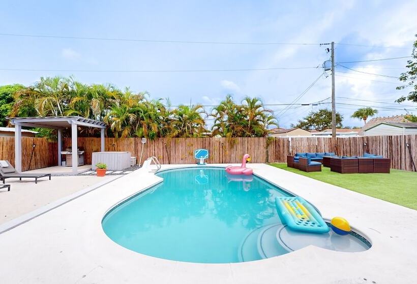 پانسیون Villa Camila 5br Luxury Home With Pool