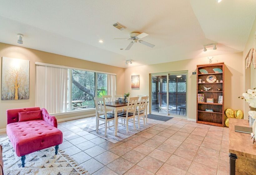 Pet Friendly Damon Home W/ Hot Tub & Yard!