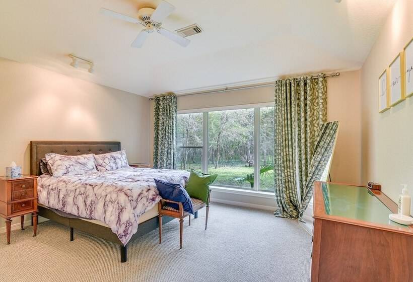 Pet Friendly Damon Home W/ Hot Tub & Yard!