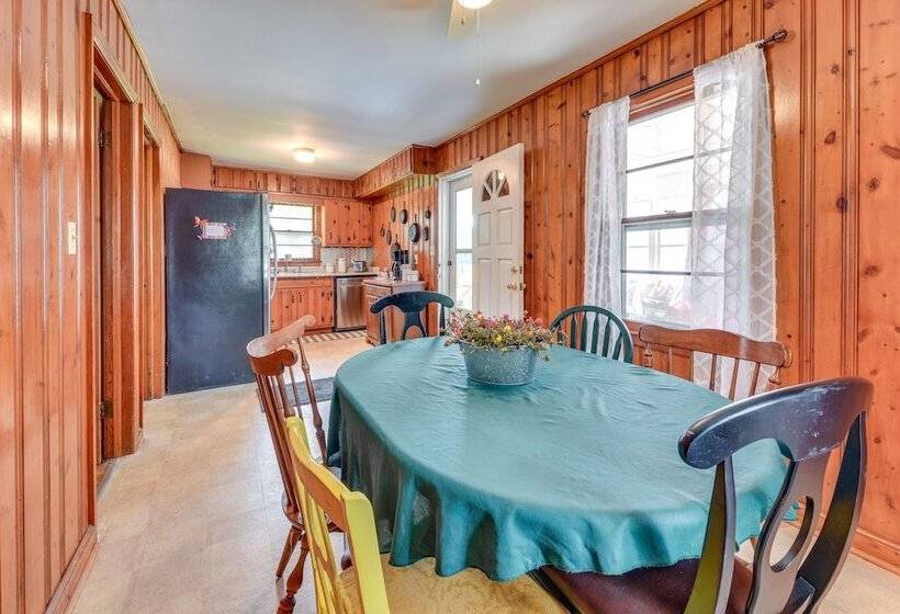 Pet Friendly Douglasville Home W/ Screened Porch!