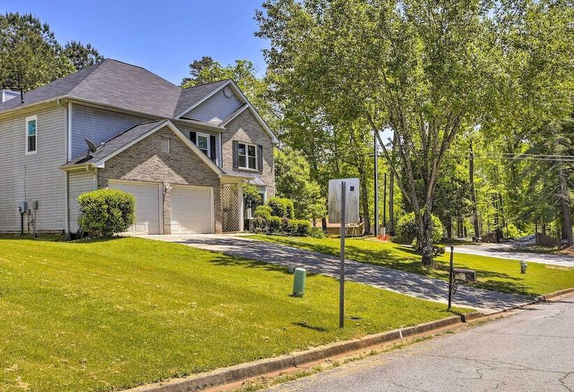 Pet Friendly Home W/ Yard ~ 15 Mi To Atlanta!