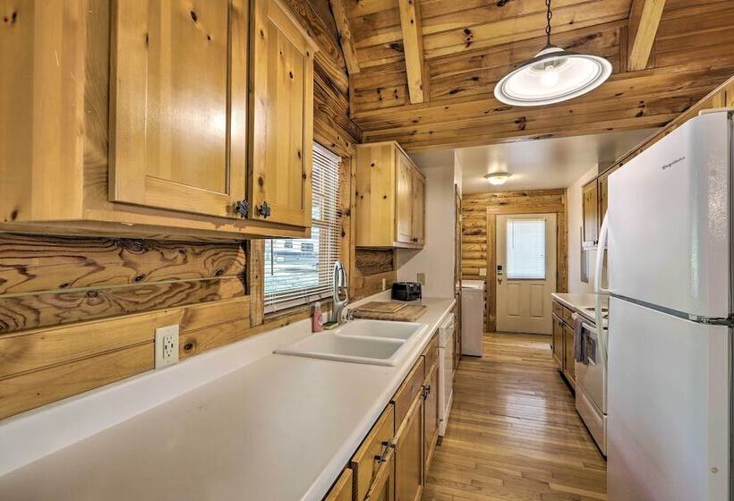 Pet Friendly Lake Oconee Cabin W/ Boat Dock!