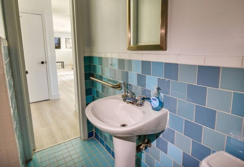 Pet Friendly Norfolk Retreat ~ 7 Mi To Beach!