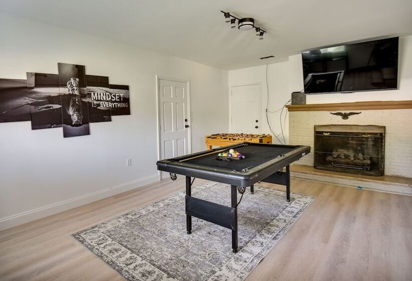 Pet Friendly Norfolk Retreat ~ 7 Mi To Beach!