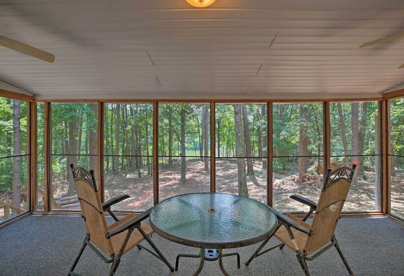 Pet Friendly Toccoa Home W/ Deck + Lake Access!