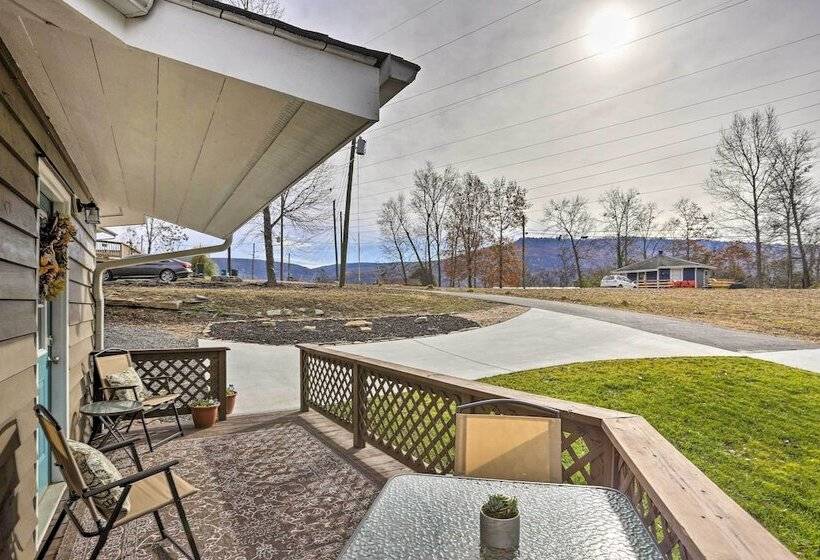 Picturesque Cottage In The Heart Of Trenton!