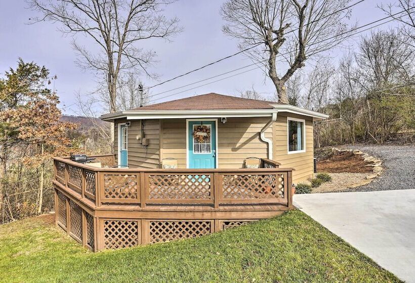 Picturesque Cottage In The Heart Of Trenton!