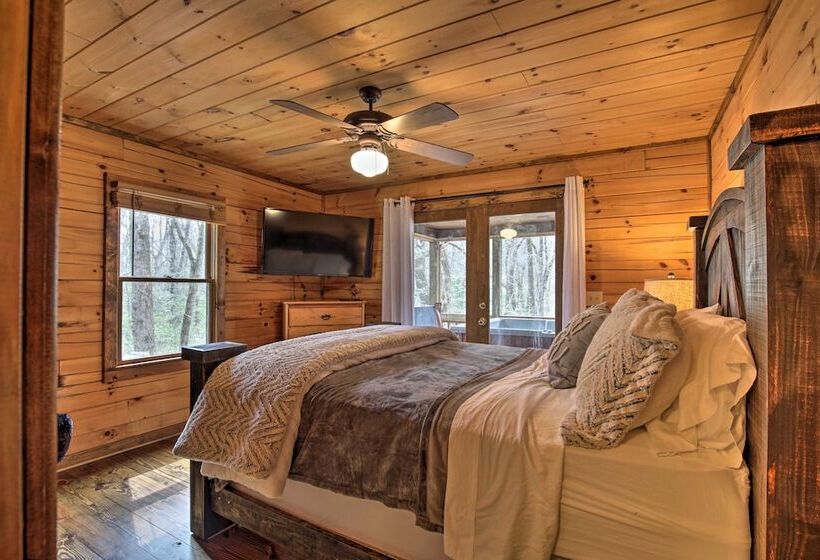 Picturesque Mountain Cabin W/ Hot Tub + Fire Pit!