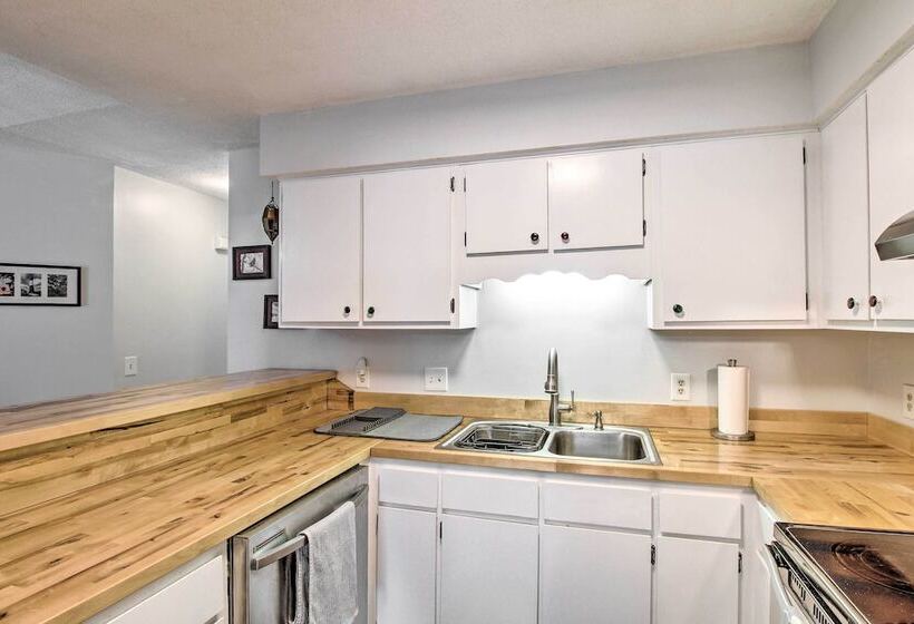 Proximity Place, Cozy Savannah Home W/ Deck!