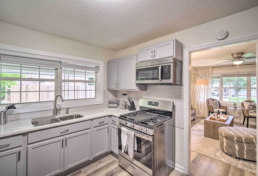 Renovated Family Home ~ 18 Mi To Dwtn Atlanta