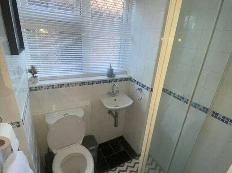 اقامتگاه Beautiful 4 Bed House In Billericay