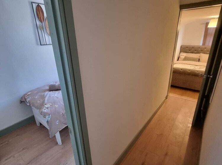 اقامتگاه Elegant 4 Bed House In Dartford
