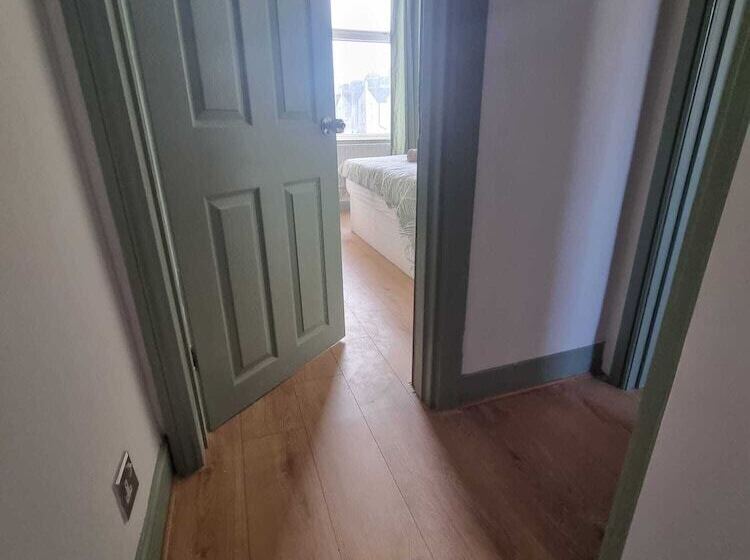 اقامتگاه Elegant 4 Bed House In Dartford