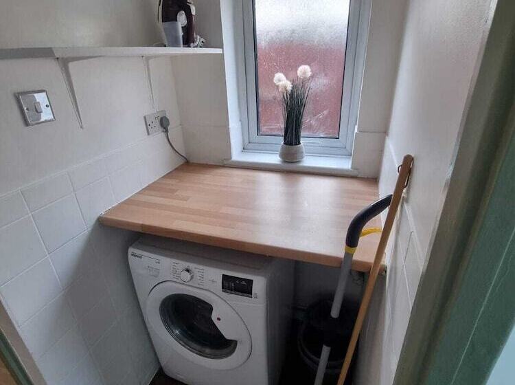 اقامتگاه Elegant 4 Bed House In Dartford