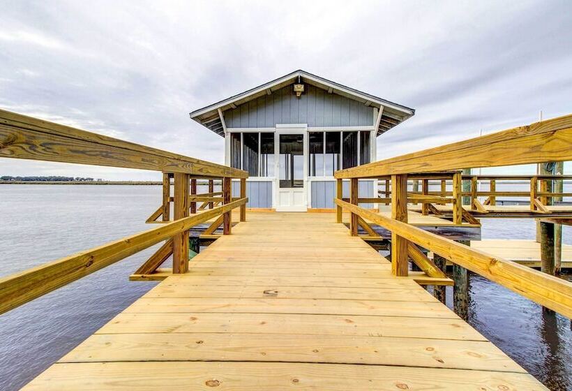 Riverfront Richmond Hill Home W/ Private Pool