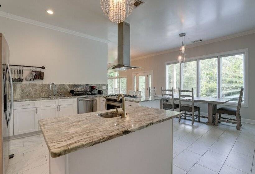 Single Story Home ~ 7 Mi To Old Towne Conyers!