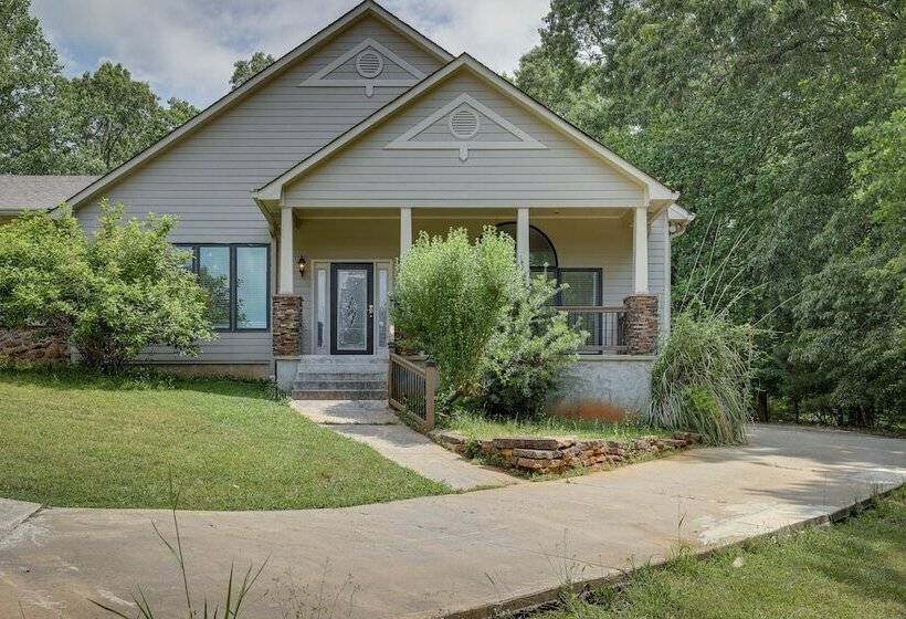 Single Story Home ~ 7 Mi To Old Towne Conyers!