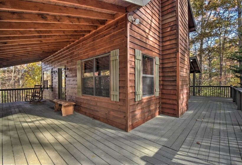 Spacious Cabin W/ Furnished Deck + Hot Tub!