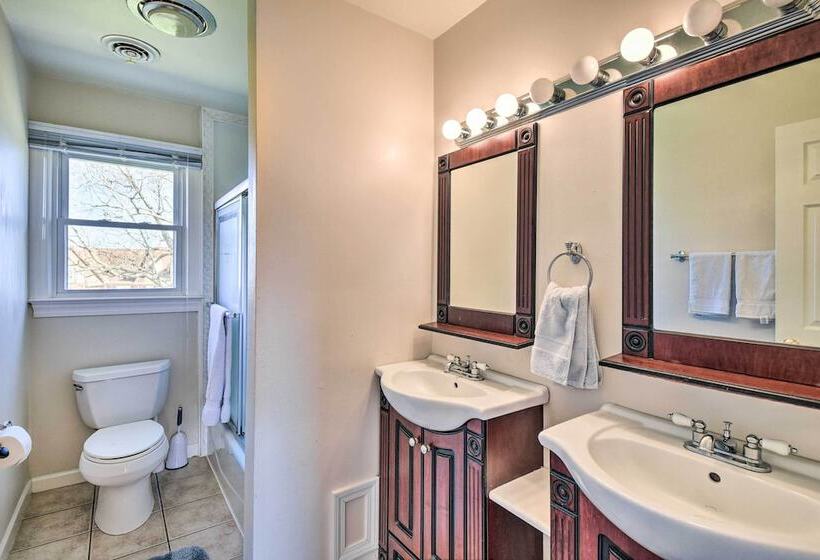 Spacious Chesapeake Home W/ Pool Table!