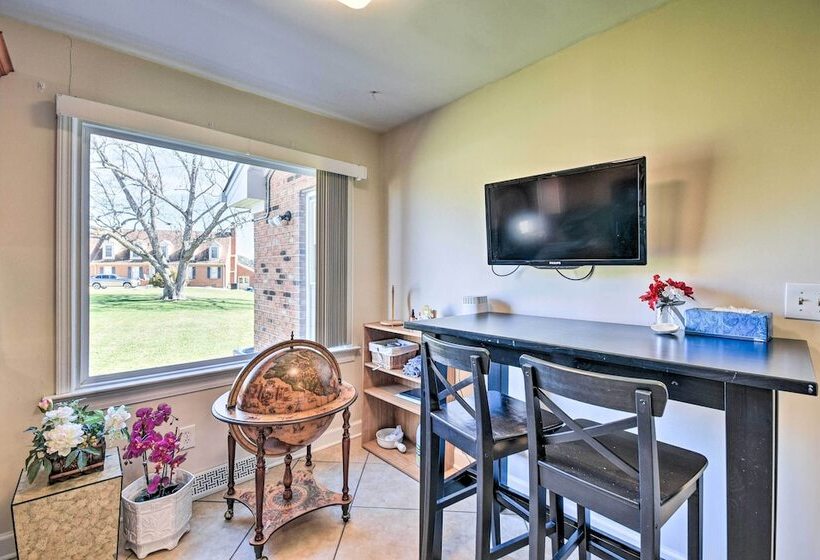 Spacious Chesapeake Home W/ Pool Table!