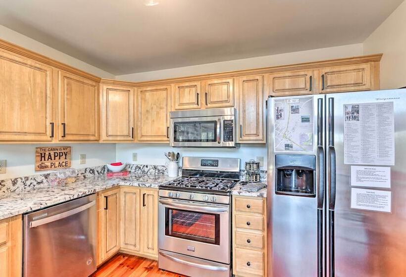 Spacious Ellijay Resort Home W/ Hot Tub!