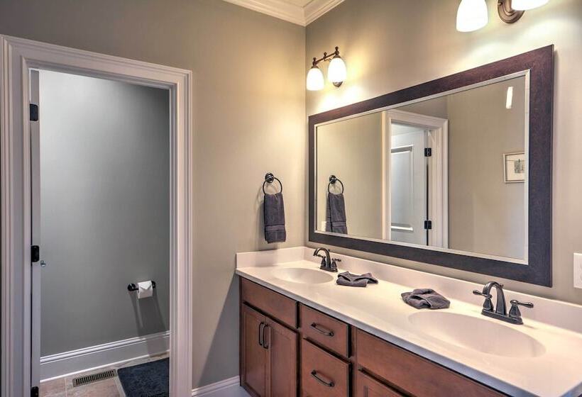 Spacious Family Friendly Retreat W/ Winter Rates!