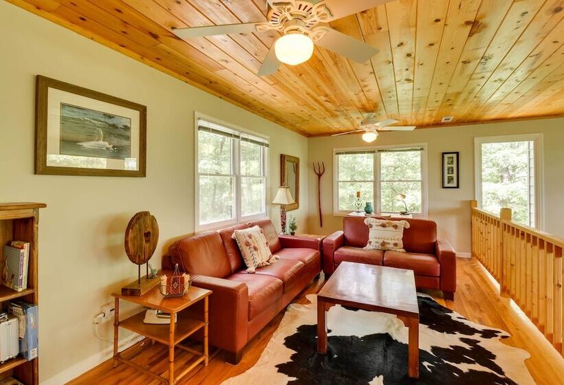 Spacious Georgia Escape W/ Fireplace, Deck & Grill