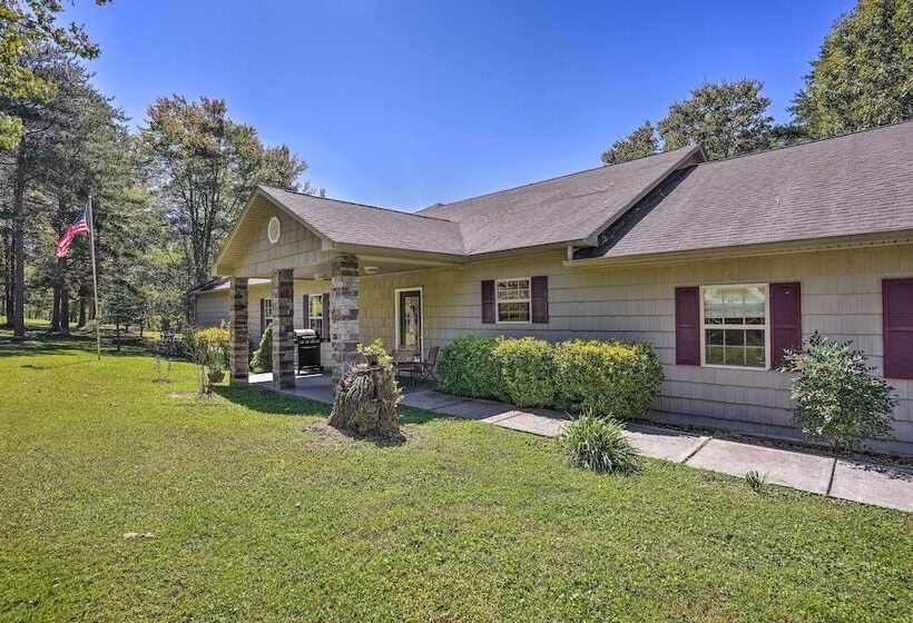 Fish, Kayak & More: Lakefront Georgia Home