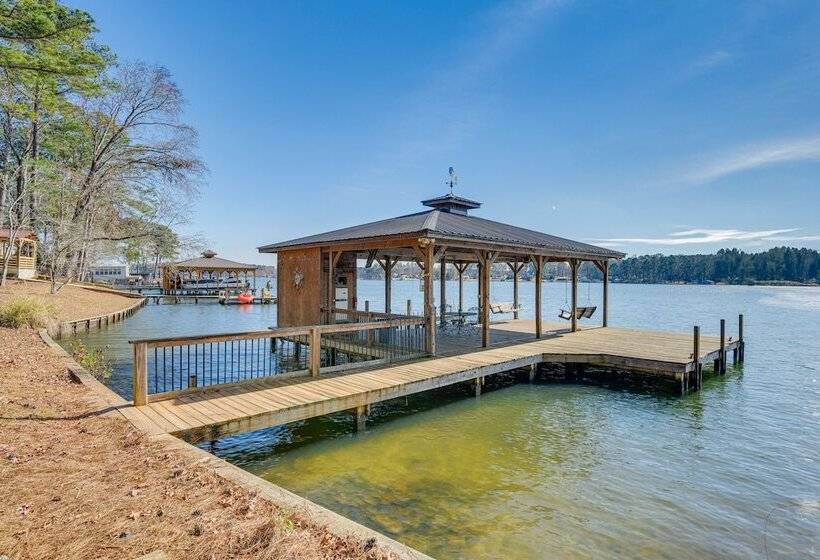 Spacious Lake Sinclair Retreat W/ Dock & Porch!