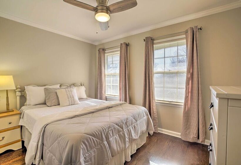 Spacious Marietta House With Covered Patio!
