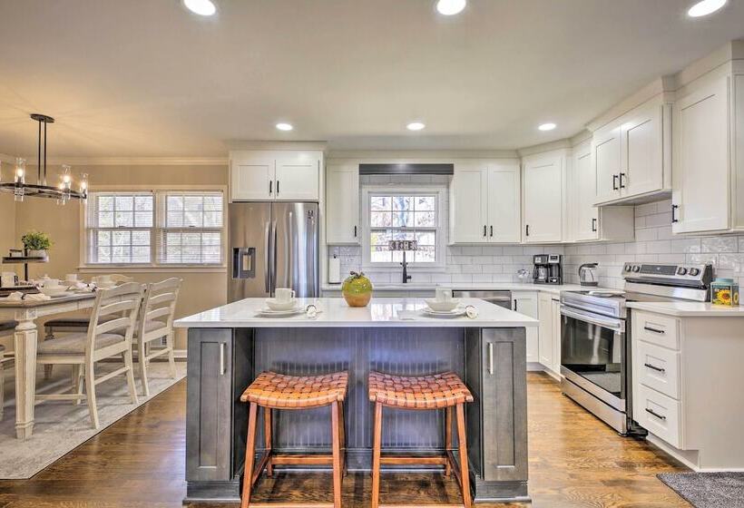 Spacious Marietta House With Covered Patio!
