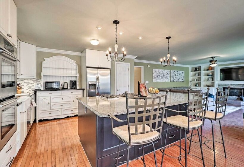 Spacious Stockbridge Manor: Pool Table, 2 Kitchens
