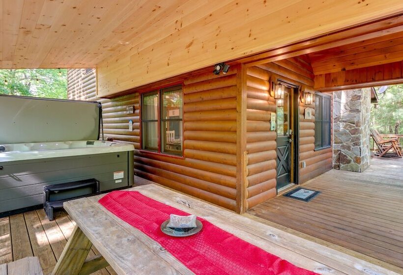 Pet Friendly Cabin W/ Hot Tub In Mineral Bluff!
