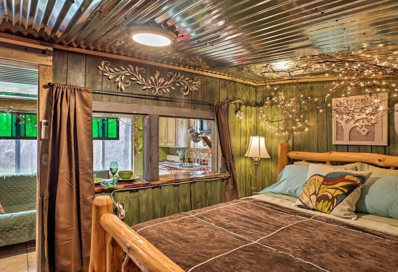The Treehouse Cabin  Creekside Home W/ Hot Tub!