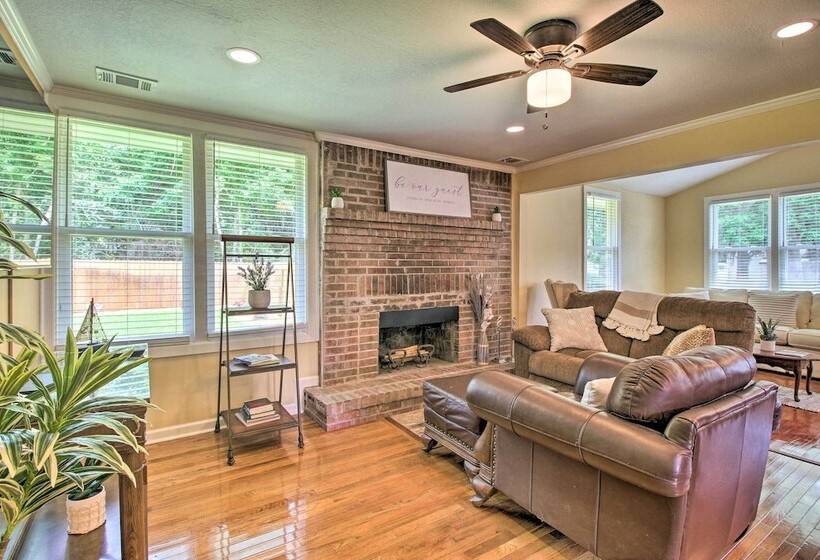 Updated Savannah Hideaway W/ Luxury Backyard!