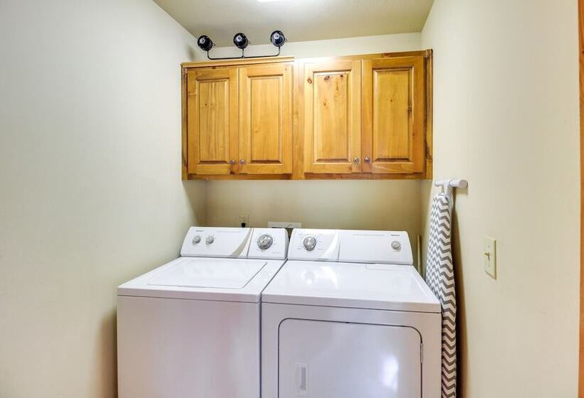 Upscale Coosawattee Cabin W/ Hot Tub & Fire Pit!