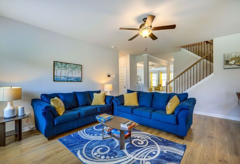 Walnut Grove Haven: Spacious Retreat W/ Fireplace!