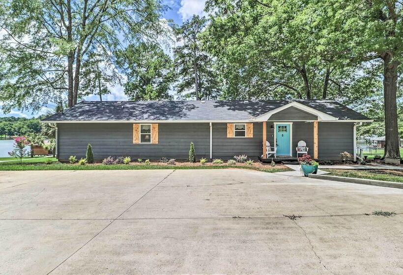Waterfront Lake Sinclair Home W/ Boat Dock!