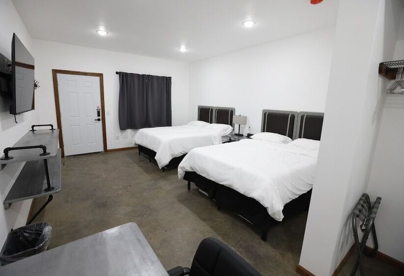 Bears Den Motel