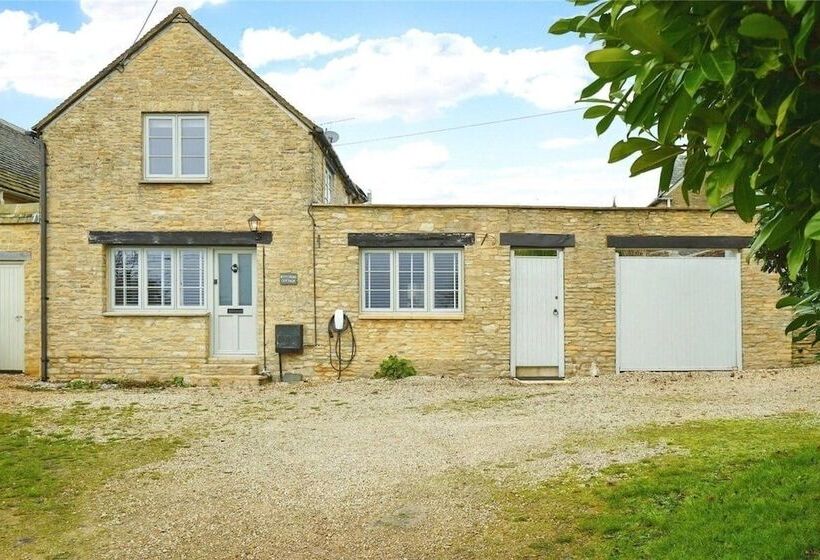 Beautiful 4 Bed Cottage In Heart Of The Cotswolds