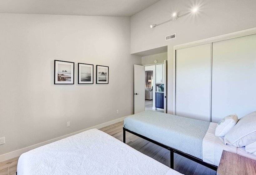 Lovely Solana Beach Home W/ Views: 2 Mi To Ocean!