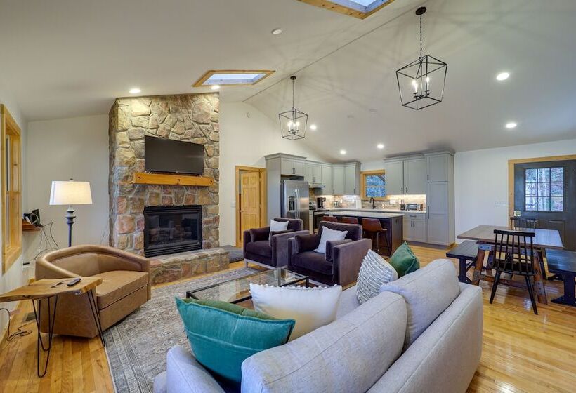 Blowing Rock Escape W/ Covered Deck & Fire Pit