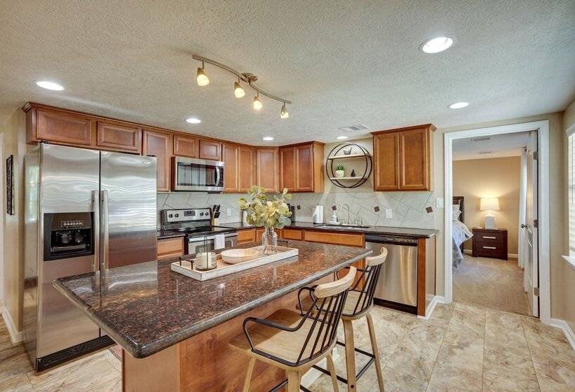 Pet Friendly Conroe Hideaway W/ Porch & Fire Pit