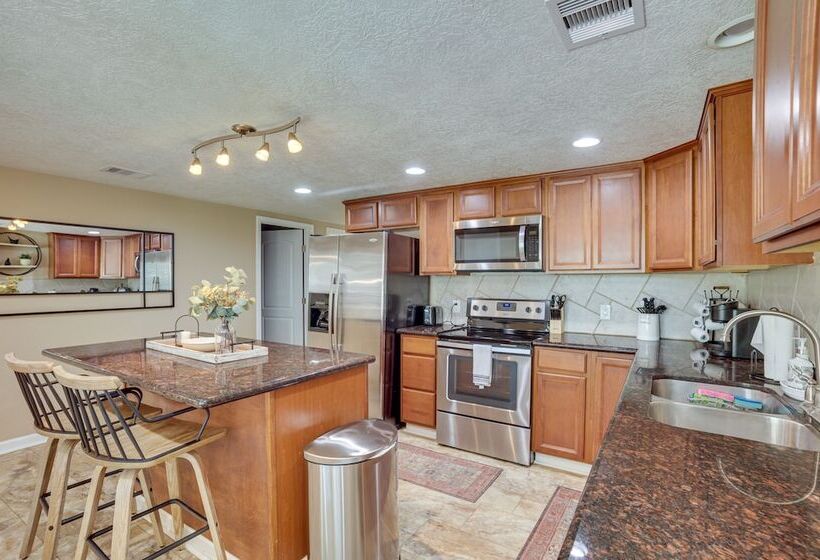 Pet Friendly Conroe Hideaway W/ Porch & Fire Pit