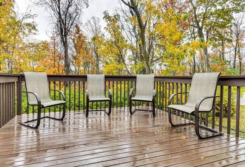 Cozy Ohio Home   Deck, Arcade Games & Near Golfing